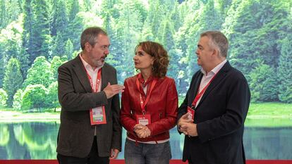 Desde la izquierda, Juan Espadas, María Jesús Montero y Santos Cerdán, en el Congreso Federal del PSOE, en Sevilla el 29 de noviembre.