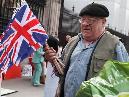Partidarios del Brexit a las afueras del Parlamento británico