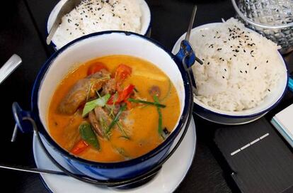 El curry rojo de pato que emocionó a nuestra Defensora del Cocinero