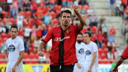 Scepovic celebra uno de sus goles al Lugo.