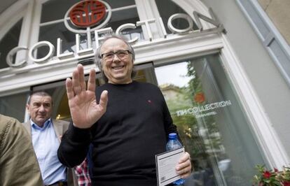 El cantautor Joan Manuel Serrat, tras la rueda de prensa en Zaragoza.