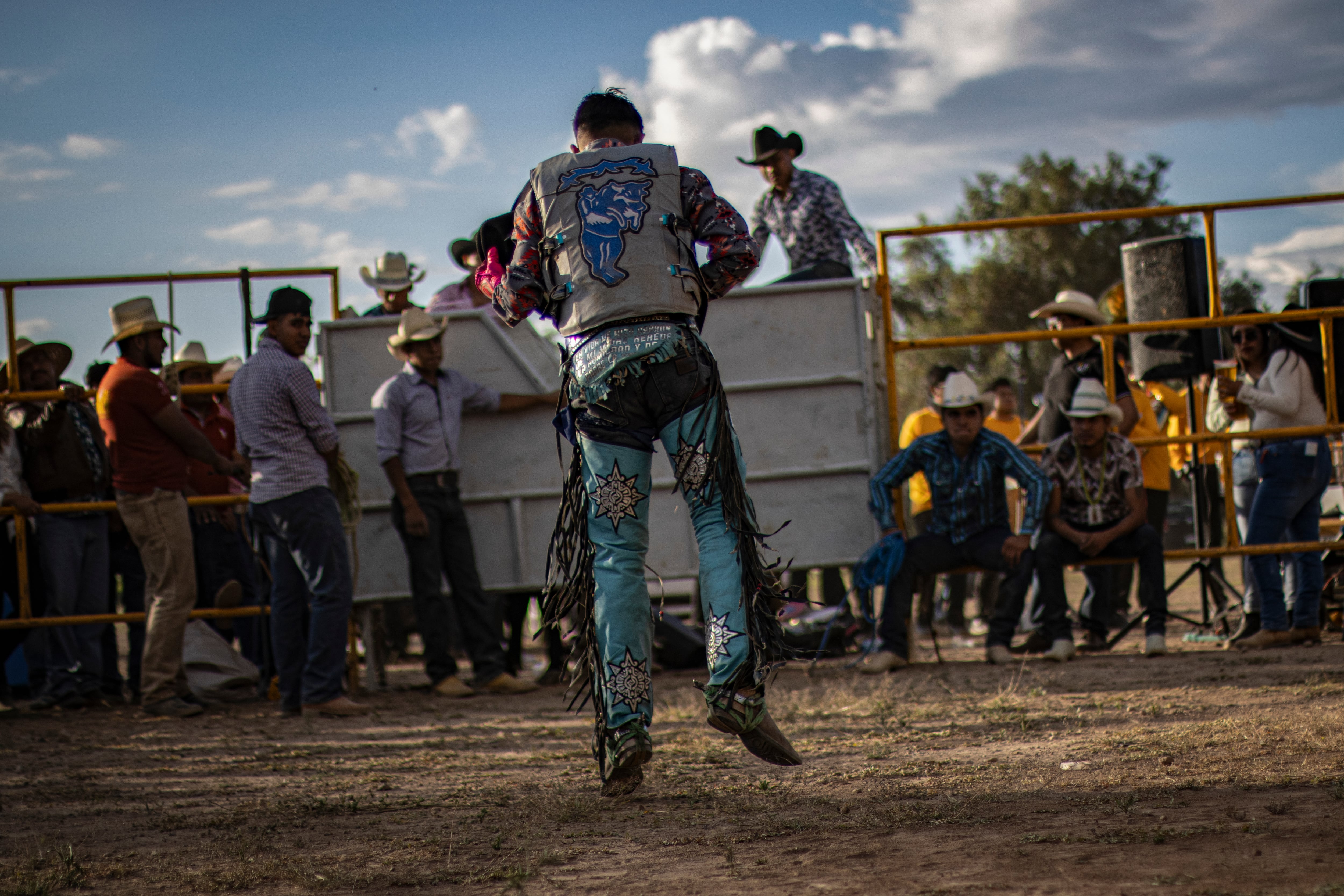 Los jinetes del jaripeo que se resiste a desaparecer en el Estado de México