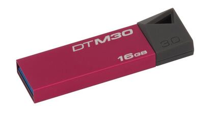 Todos los datos a mano. Data Traveler Mini permite pasar varios gigas de información de un ordenador a otro en cuestión de segundos gracias a su conexión USB 3.0. Diseño colorido y precio interesante. La versión de 16 gigas cuesta 12 euros.