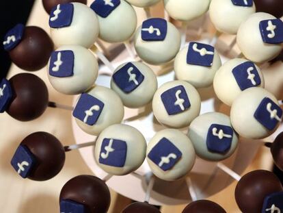 Doces com o logo do Facebook na feira #CDUdigital, em Berlim.