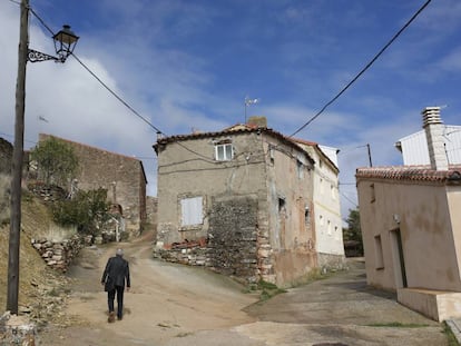 Uno de los últimos habitantes de Aguilar de Anguita, al norte de Guadalajara.