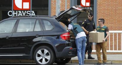 La Guardia Civil durante uno de los registros efectuados en la Operación Cirene.