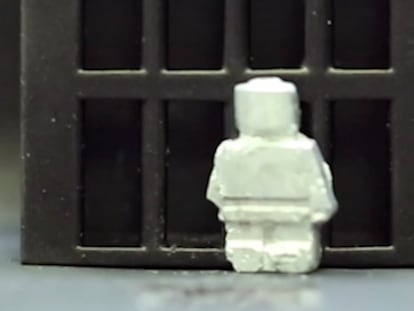 Engineers have developed the LEGO-shaped robot from gallium and other metals.