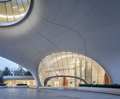 La entrada al Lucas Museum of Narrative Arts, en Los Ángeles, California.