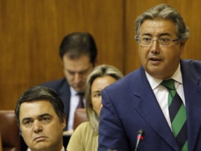 Juan Ignacio Zoido se dirige a José Antonio Griñán este jueves en la sesión de control al Gobierno.