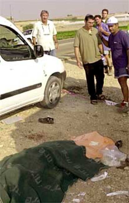 El cadáver de una mujer tiroteada en Cisjordania.