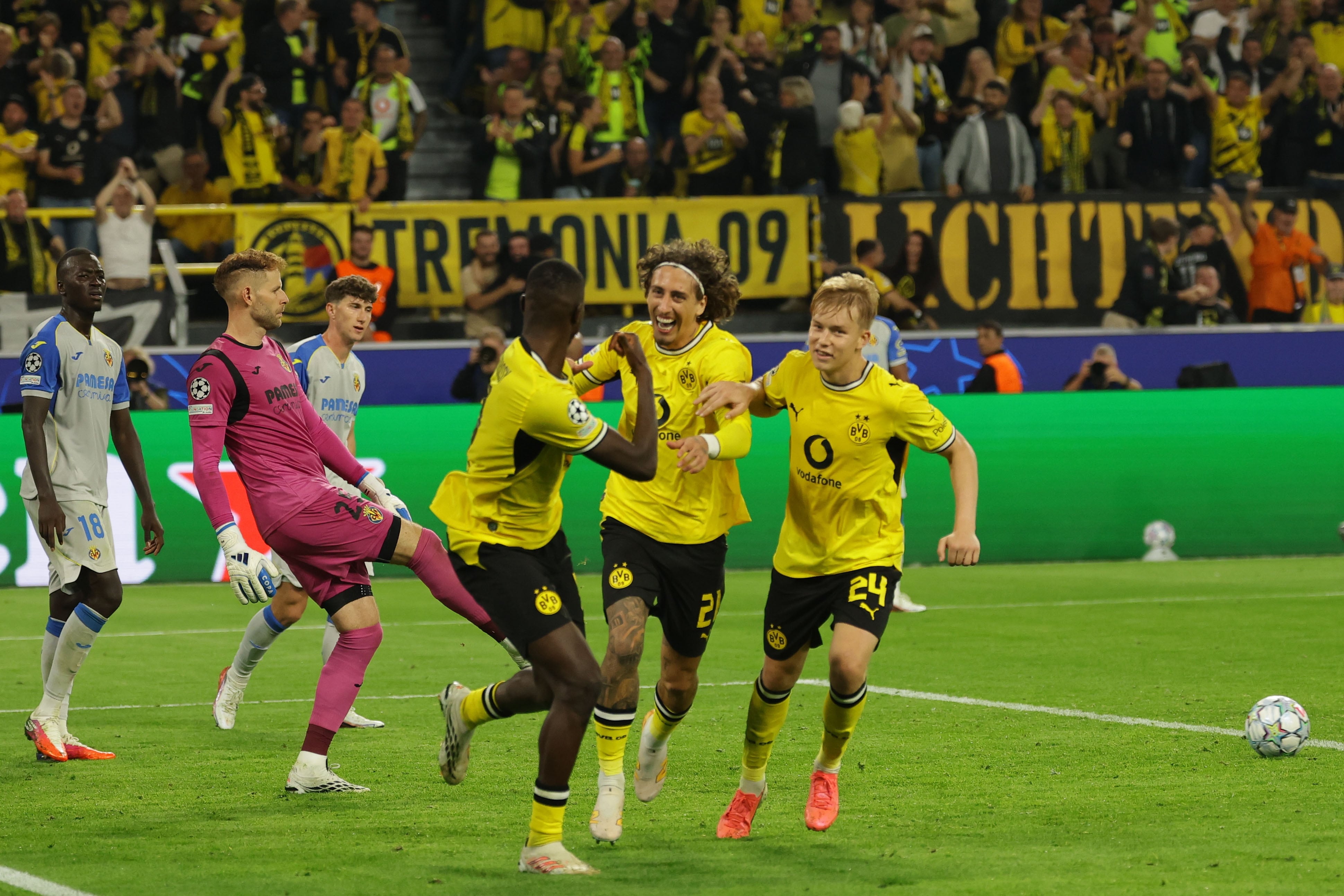 Un Villarreal muy maduro cae ante el Borussia Dortmund en su debut en Champions