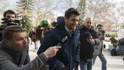 El ex ugador del Zaragoza Javier Paredes a su llegada al juzgado de Valencia para pretar declaraci&oacute;n.