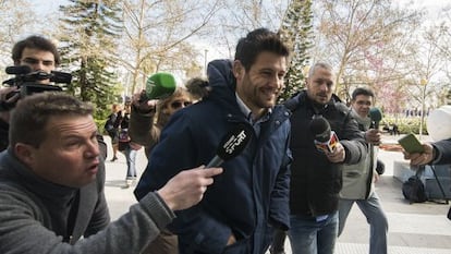 El ex ugador del Zaragoza Javier Paredes a su llegada al juzgado de Valencia para pretar declaraci&oacute;n.