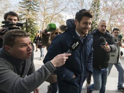 El ex ugador del Zaragoza Javier Paredes a su llegada al juzgado de Valencia para pretar declaraci&oacute;n.