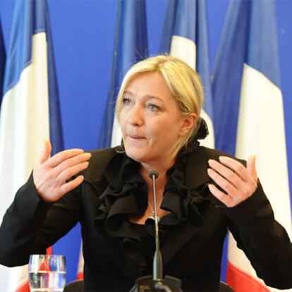 Marine Le Pen, ayer en la sede de su partido en Nanterre, al norte de París.