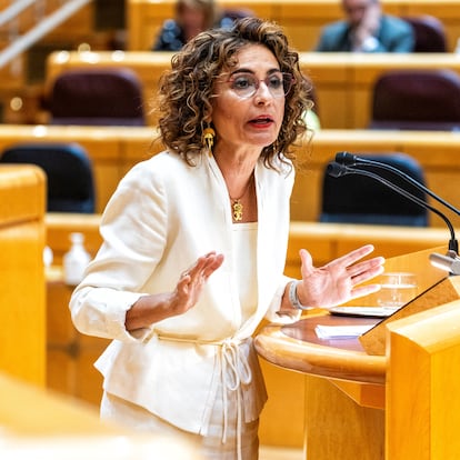 DVD 1230 (04/10/24)  La vicepresidenta primera del Gobierno y ministra de Hacienda, María Jesús Montero, comparece ante el Pleno del Senado, convocada por el PP, para explicar el acuerdo fiscal para Cataluña alcanzado entre los socialistas y ERC. © Claudio Álvarez