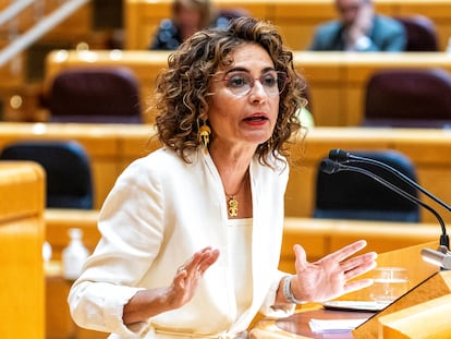 DVD 1230 (04/10/24) La vicepresidenta primera del Gobierno y ministra de Hacienda, María Jesús Montero, comparece ante el Pleno del Senado, convocada por el PP, para explicar el acuerdo fiscal para Cataluña alcanzado entre los socialistas y ERC. © Claudio Álvarez