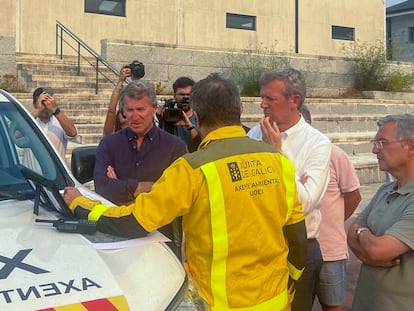 Alberto Núñez Feijóo, junto al presidente de la Xunta, Alfonso Rueda, el miércoles en Chandrexa de Queixa (Ourense).
