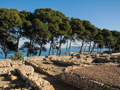 Comerciantes griegos de Focea fundaron esta colonia en 575 antes de Cristo y la llamaron Emporion.