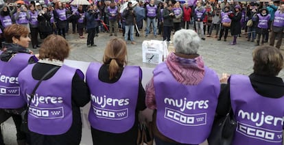 Concentración contra la violencia machista, en el Paseo del Prado de Madrid.