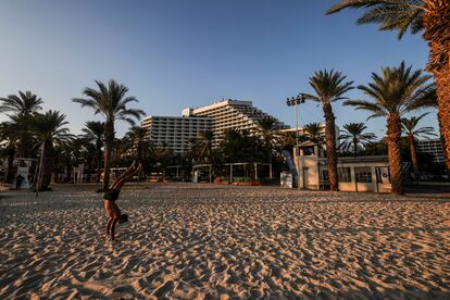 Una playa en Eliat, una ciudad de vacaciones en el sur de Israel.