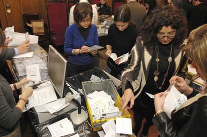 Recuento del voto emigrante en Ourense durante las últimas elecciones autonómicas.