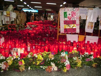 La estación de Atocha se convirtió en una especie de altar en homenaje a las víctimas del atentado terrorista.