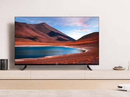 Smart TV Xiaomi en una mesa