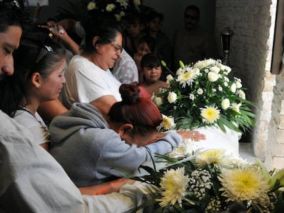 Funeral de otro niño asesinado en Chihuahua en mayo de 2015.