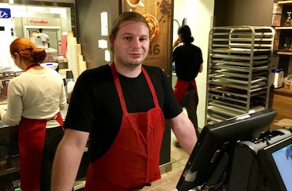 Ludovic, en la cafeter&iacute;a, la noche del lunes