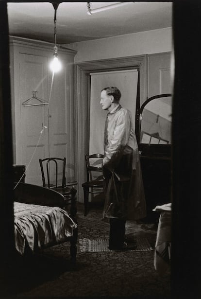 El hombre sencillo en su habitación de hotel, N.Y.C. 1961