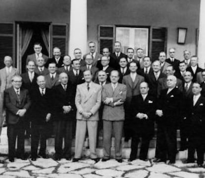 Ricardo Ribeiro, hijo del fundador, con un grupo de trabajadores en 1945.