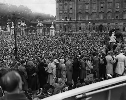 Vast crowds congregate outside Buckingham Palace, awaiting the appearance on the balcony of HM The Queen Elizabeth II and her family following the coronation.  