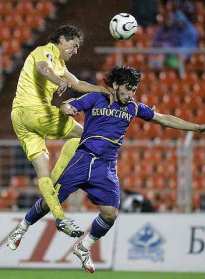 Guille Franco cabecea ante Anri Khagush.