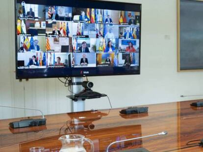 El presidente del Gobierno, Pedro Sánchez, en una reunión telemática con lospresidentes autonómicos.