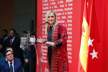 La presidenta regional Cristina Cifuentes, durante su intervención en el acto de entrega de las Medallas de la Comunidad de Madrid y Condecoraciones de la Orden del 2 de Mayo.