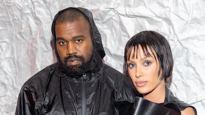 Kanye West y Bianca Censori en el desfile de Marni, en Milán, en febrero de 2024.