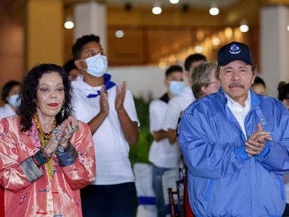 Daniel Ortega junto a  su esposa y vicepresidenta, Rosario Murillo, el pasado lunes en Managua.