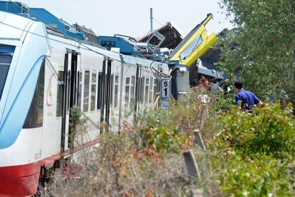 Rescuers work after a head-on collision between two trains, near Corato, in the southern Italian region of Puglia on July 12, 2016. 
At least 20 people were killed in a head-on collision between two passenger trains, in one of the country's worst rail accidents in recent years. Investigators said at least one of the trains had been travelling very fast, and it was possible the collision was caused by human error. / AFP PHOTO / GAETANO LO PORTO