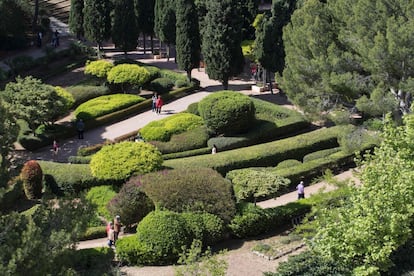 Los jardines del Palacio de Marivent de Palma de Mallorca se pueden visitar por los ciudadanos y turistas a partir de hoy, permaneciendo cerrados durante las estancias de la Familia Real en su residencia vacacional.