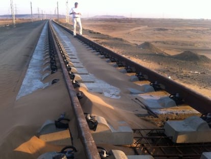 A stretch of the Medina-Mecca AVE line under construction.