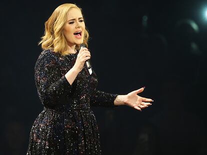 Adele quiere dejar los escenarios durante diez años para cuidar a su hijo