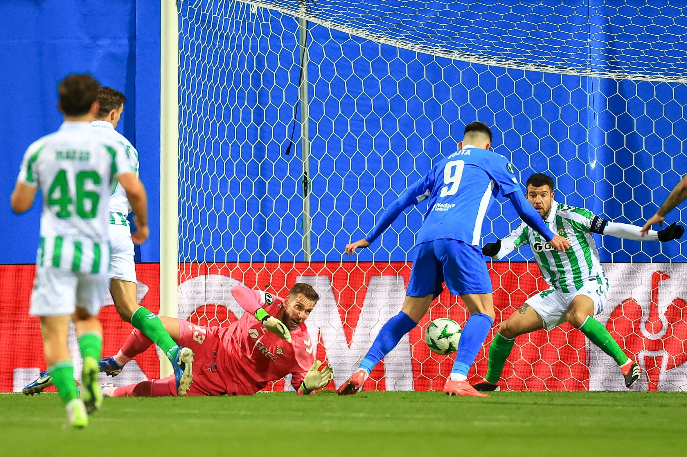 El Betis mancha su partido 100 en Europa con una ridícula derrota ante el Mladá Boleslav
