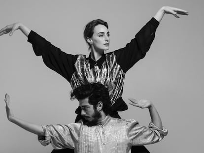 Los músicos chilenos radicados en Madrid, Pablo Cáceres y Emilia Lazo, posando