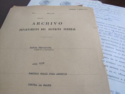 La carpeta que contiene los documentos sobre el encarcelamiento de José Agustín.