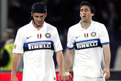 Cristian Chivu y Diego Milito, tras el partido.