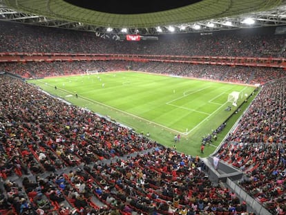 San Mamés, lleno para ver el partido de fútbol femenino entre Athletic y Atlético.