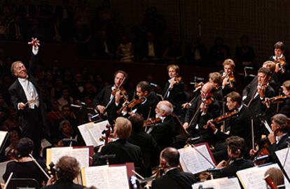 Claudio Abbado dirigiendo a la Filarmónica de Berlín en el festival de Lucerna, el pasado agosto.