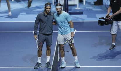 Roger Federer y Rafael Nadal durante un partido. 