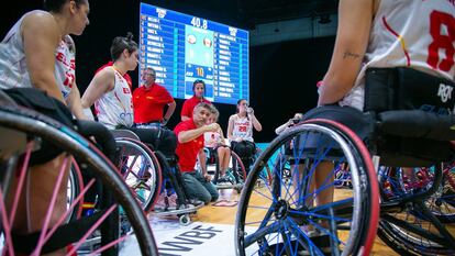 La selección española femenina de baloncesto en silla de ruedas quedó segunda de grupo, pero cayó ante Estados Unidos en cuartos de final.